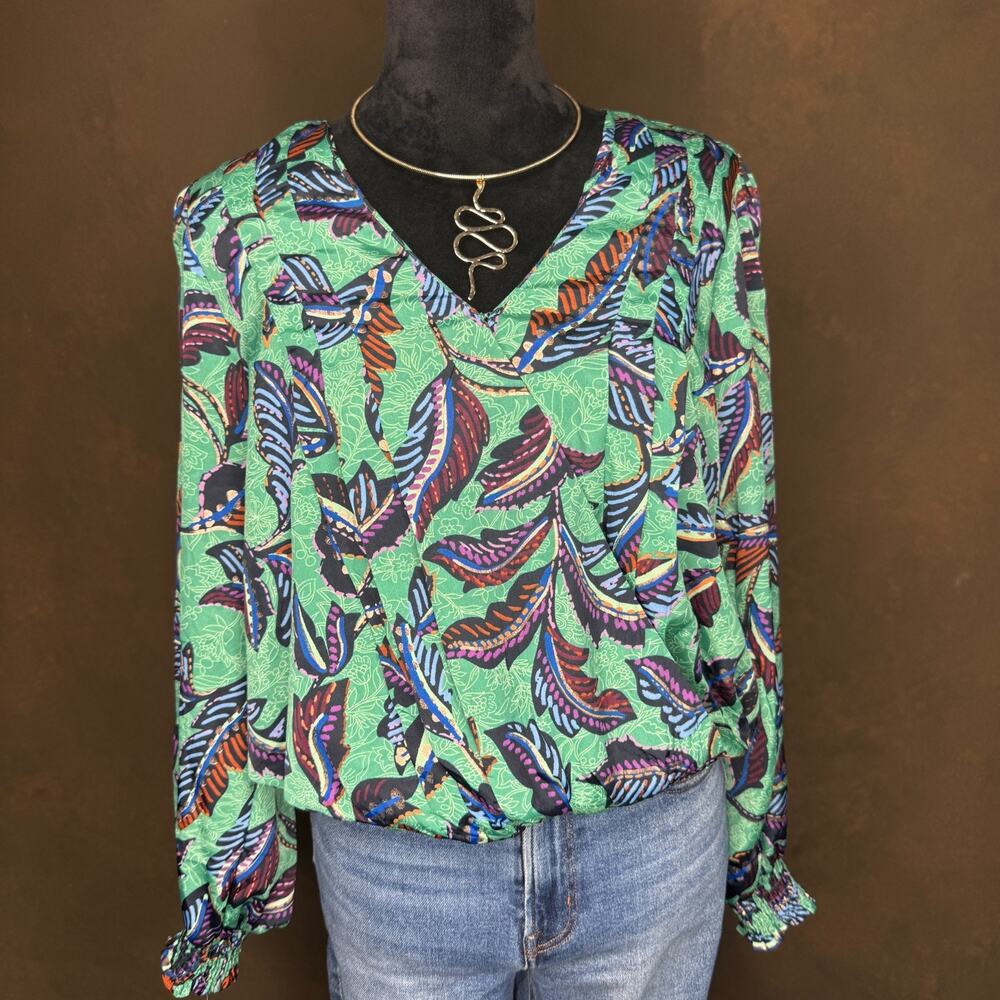 Democracy Women’s Blouse Size L Green Multicolor Feather Print Boho Top